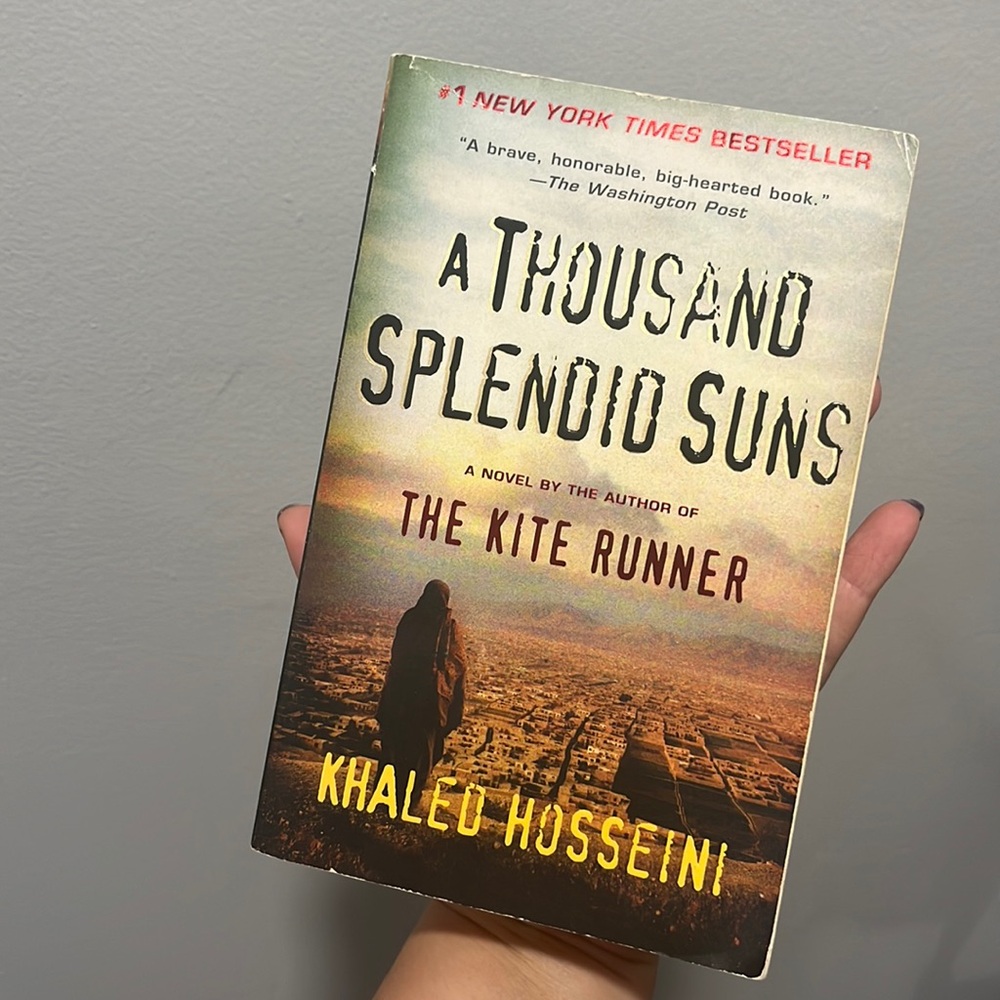 A Thousand Splendid Suns Paperback